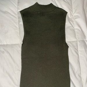 Green turtle neck 🍃